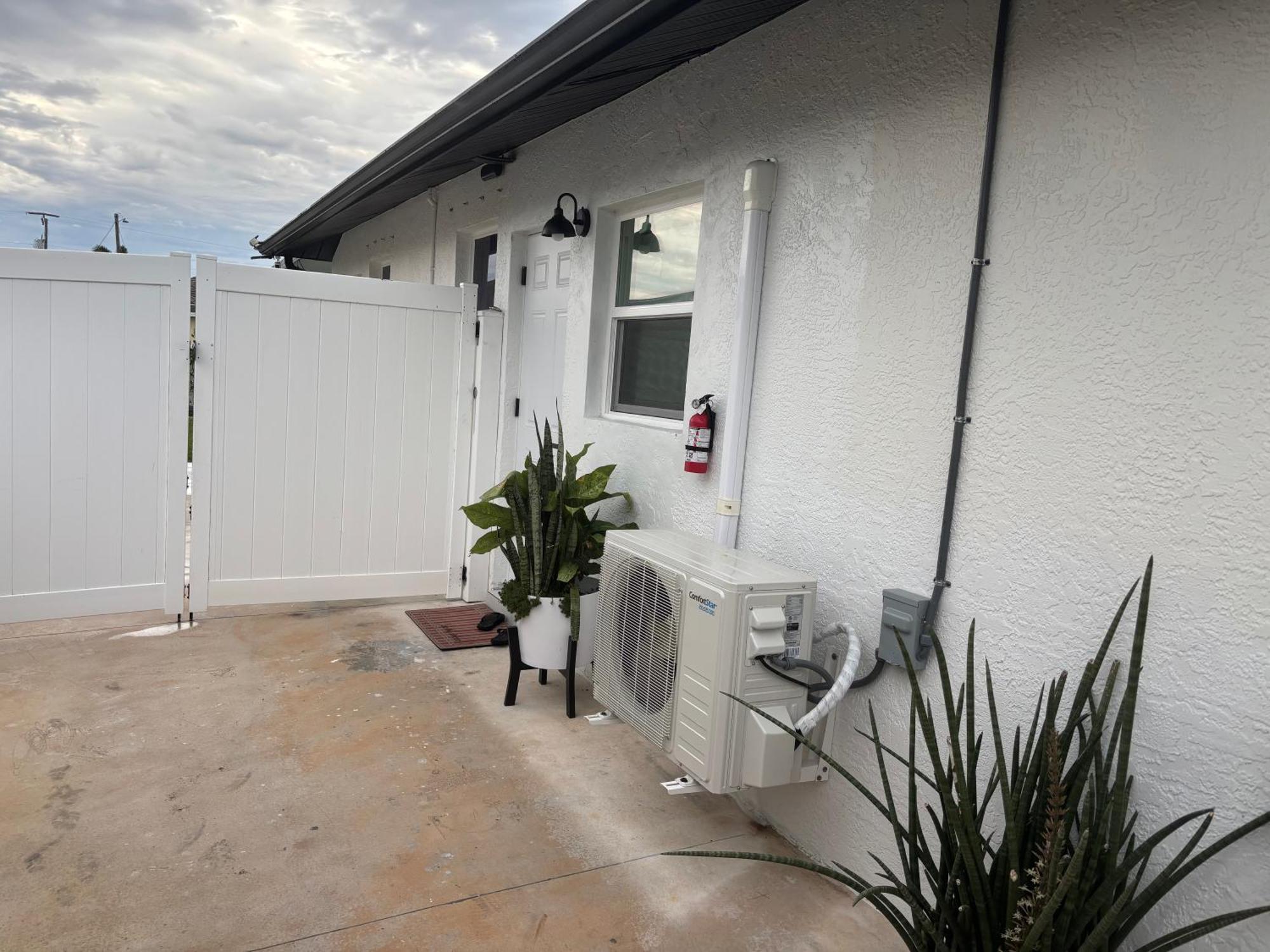 Cozy Tiny Home เคปคอรัล ภายนอก รูปภาพ